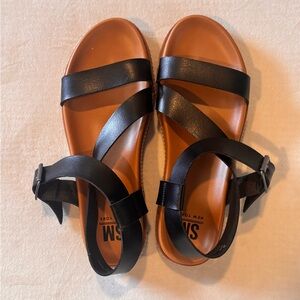 SM New York Black Sandal with Brown Footbed